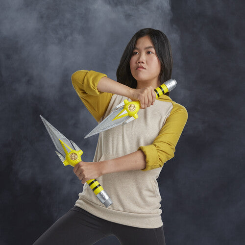 Hasbro Collectibles - Power Rangers Lightning Collection Mighty Morphin Yellow Ranger Power Daggers