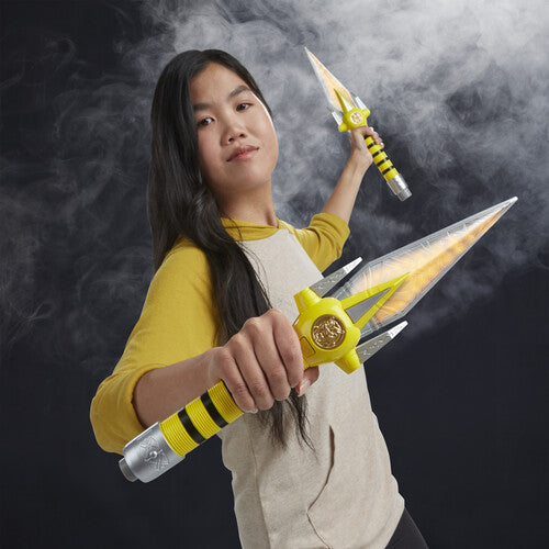Hasbro Collectibles - Power Rangers Lightning Collection Mighty Morphin Yellow Ranger Power Daggers